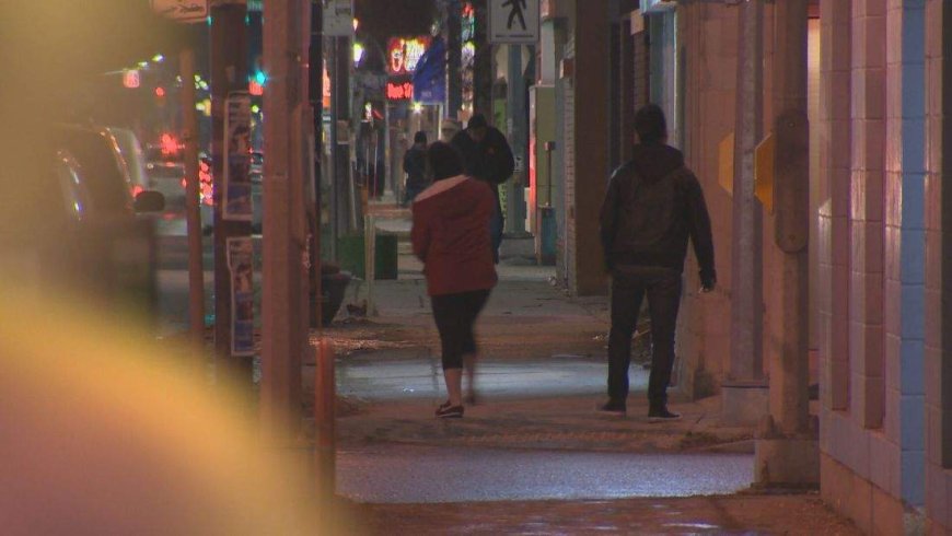 Police, fire or ambulance? Winnipeg launching 4th option for 911 mental health calls