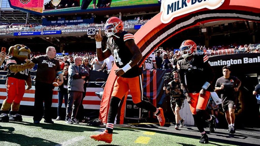 Deshaun Watson goes from Cleveland villain to hero in Browns upset win, as home crowd turns jeers to cheers