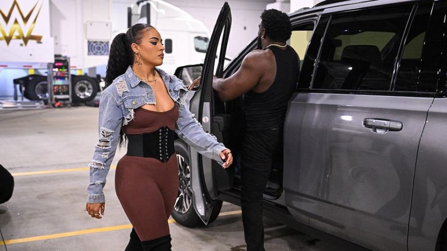 WWE star Jaida Parker crashes 'Monday Night Raw,' runs over Jacob Fatu with her car as top factions go to war
