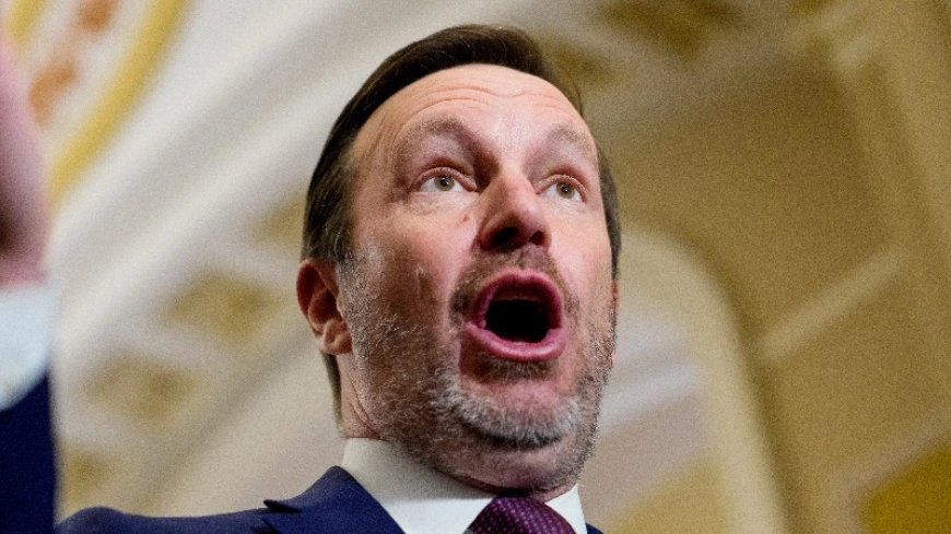 Senator Chris Murphy Wants Government To Regulate Your Time Online