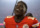 Tyreek Hill fuels Chiefs reunion speculation with cryptic post as old team loses two receivers to injury