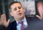 Former Obama advisor tells divided Maine Democrats to 'get over your s---' and win the race