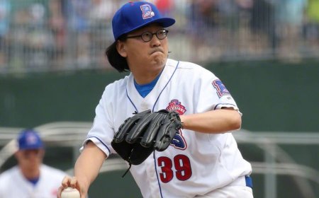 Old men and the seams: Two moguls take their cuts at the knuckleball