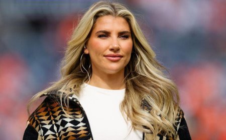 NFL sideline reporter Melanie Collins does it again, Sydney Sweeney to the moon & Tomlin's Minecraft reveal