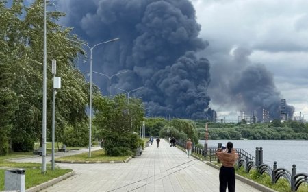 Zelensky Vows to Hammer More Russian Refineries as G7 Greenlights Emergency Fuel Dump