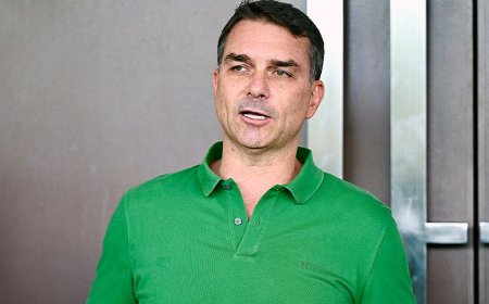 Bolsonaro wins first round of Brazilian presidential election, as Trump-backed candidates continue red wave