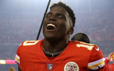 Tyreek Hill fuels Chiefs reunion speculation with cryptic post as old team loses two receivers to injury