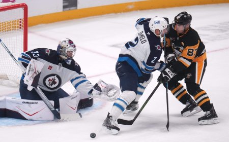Winnipeg Jets survive chaotic third period to beat Penguins 3-2