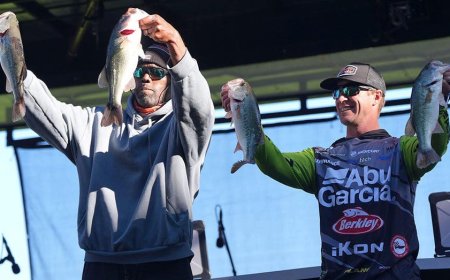 Randy Moss, Vikings coach Kevin O'Connell bond over shared love of fishing and football