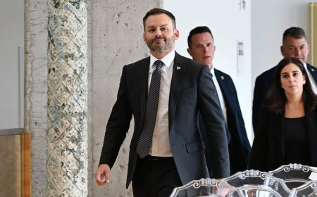 Legal group seeks to force Quebec MNAs to swear oath to King