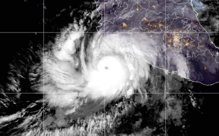 Simon strengthens into a Category 4 hurricane as it approaches Mexico’s coast