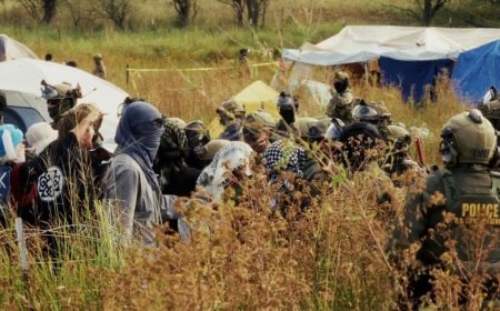 Federal Agents Raid Leftist ‘Autonomous Zone’ Blocking Trump’s Border Wall