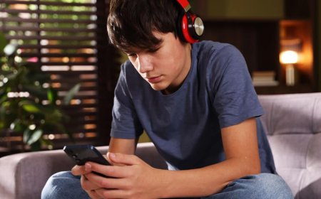 UK Police Arrest 15-Year-Old Boy for Mocking Politician’s Clothes on Social Media