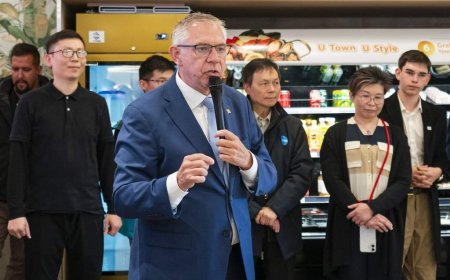 B.C. party leaders make campaign stop at Vancouver trade board ahead of election