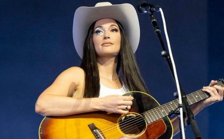 Musician Kacey Musgraves condemns Columbus as 'the lamest person to probably ever exist'