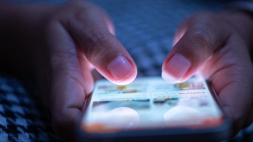 UK Plans Passport And Facial Age Checks For Social Media