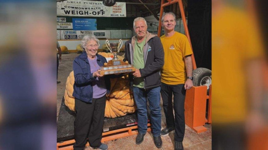 Giant pumpkin squashes competition, sets new record at Manitoba fair