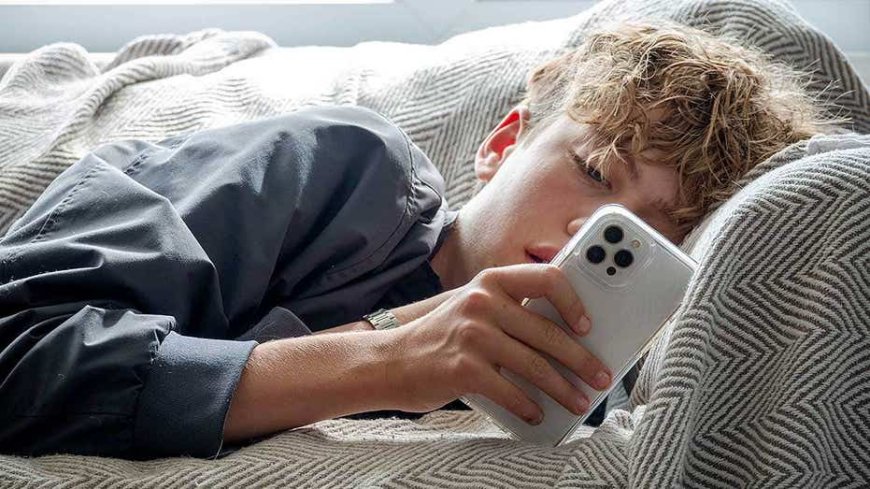 Dr. Drew Pinsky likens smartphones to a 'crack pipe' in warning over behavioral addictions