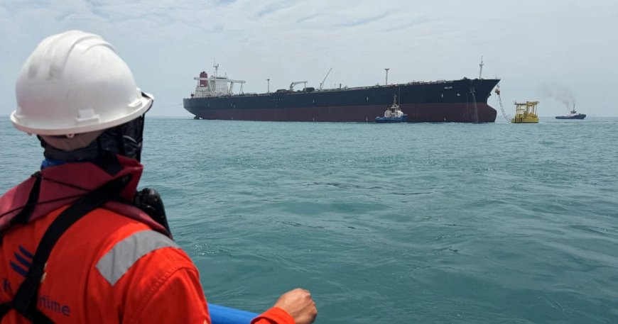 Twelve Sailors Injured in Attack on Tanker Crossing Strait of Hormuz